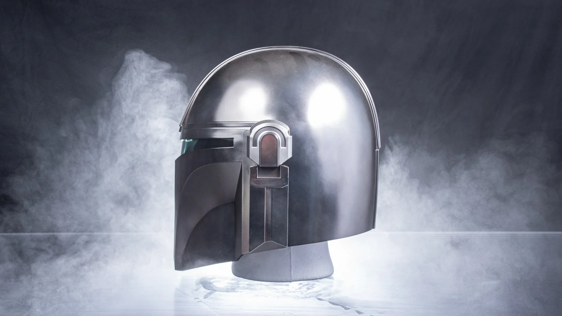 Mandalorian Helmet Cosplay - Image 4