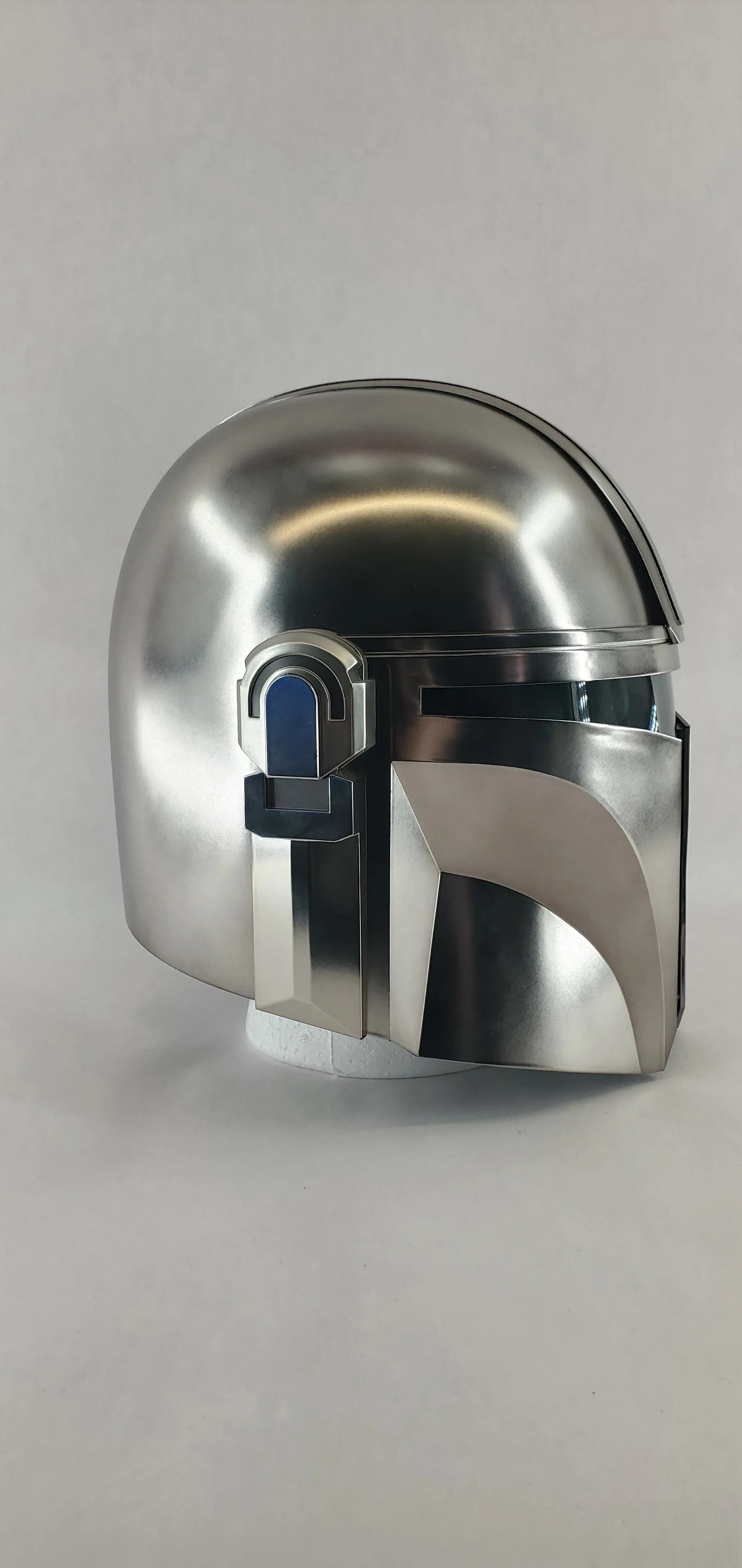 Mandalorian Helmet Cosplay - Image 6